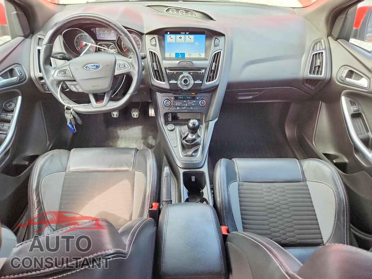 FORD FOCUS 2017 - 1FADP3L93HL294034