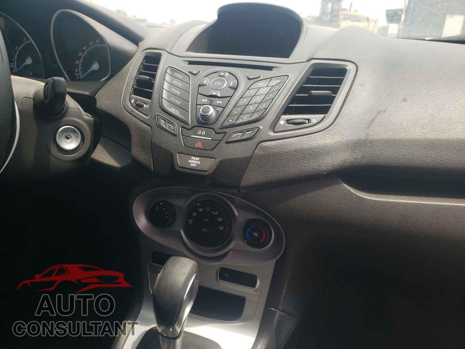 FORD FIESTA 2018 - 3FADP4EJ8JM135270