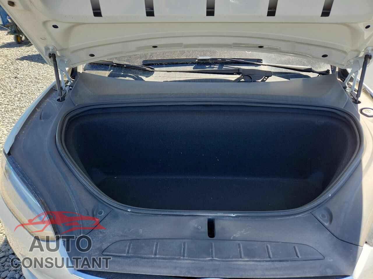 TESLA MODEL X 2019 - 5YJXCAE21KF183015