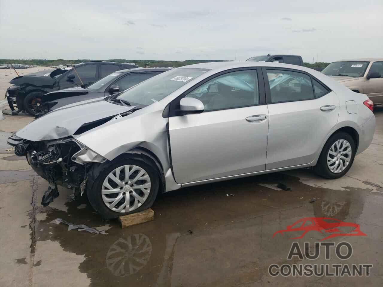 TOYOTA COROLLA 2018 - 5YFBURHE0JP750099