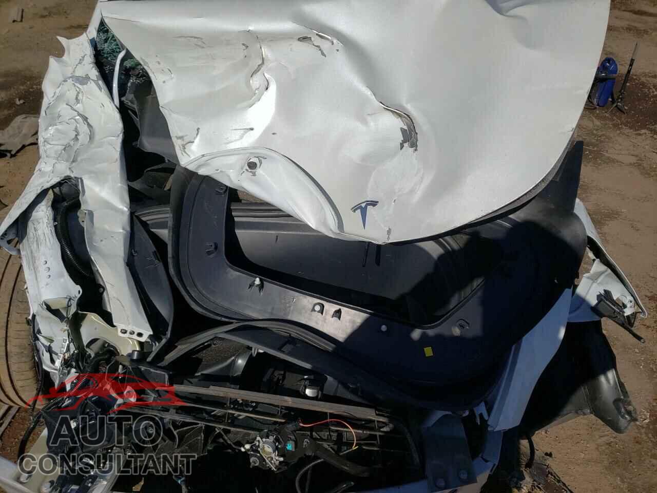 TESLA MODEL Y 2021 - 5YJYGDEF5MF079109