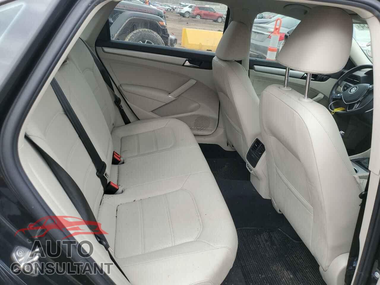 VOLKSWAGEN PASSAT 2020 - 1VWSA7A39LC018004