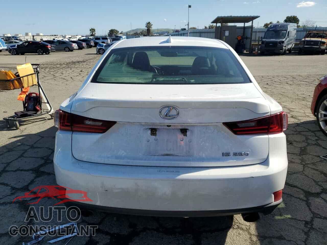 LEXUS IS 2015 - JTHBF1D20F5046205