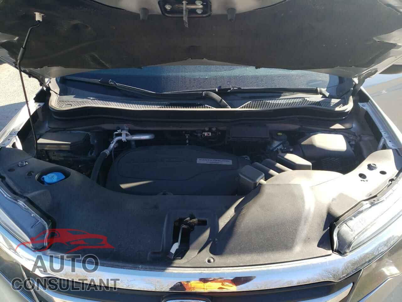HONDA PILOT 2018 - 5FNYF6H58JB071843
