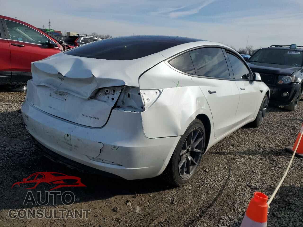 TESLA MODEL 3 2022 - 5YJ3E1EB5NF257257