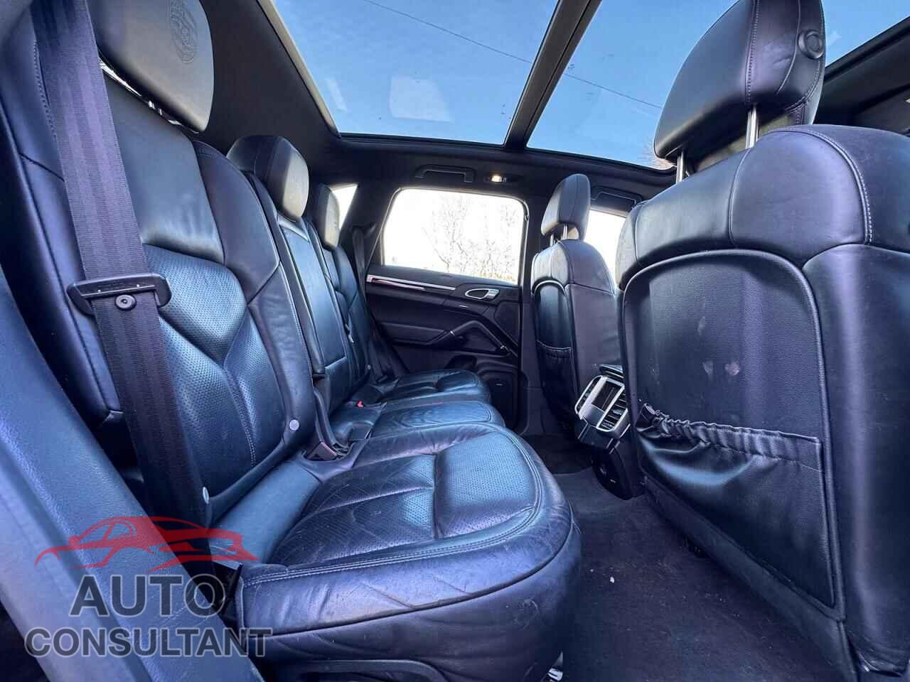 PORSCHE CAYENNE 2017 - WP1AA2A25HKA85543