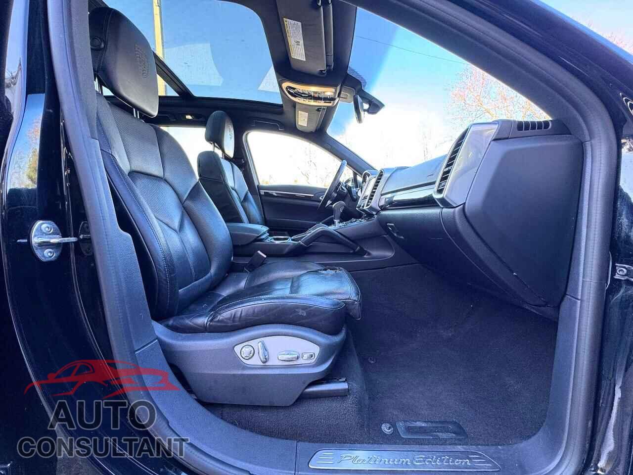 PORSCHE CAYENNE 2017 - WP1AA2A25HKA85543