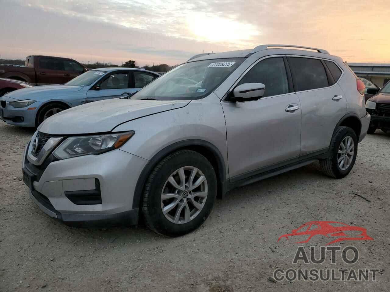 NISSAN ROGUE 2017 - KNMAT2MV4HP570552