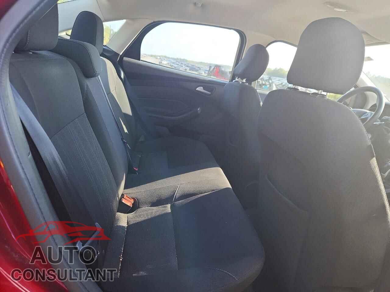FORD FOCUS 2017 - 1FADP3F29HL322708