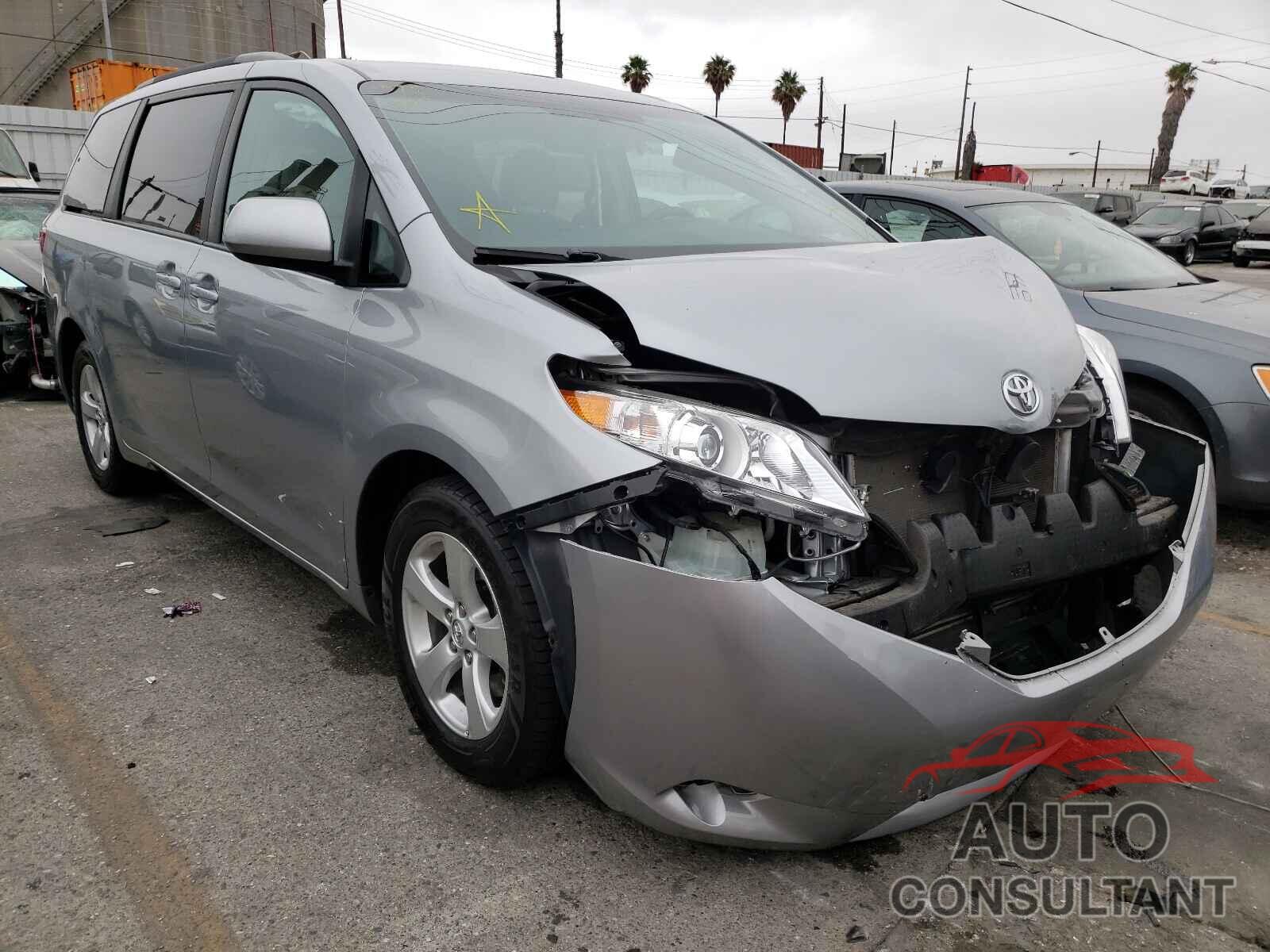 TOYOTA SIENNA 2017 - 5TDKZ3DC0HS820169