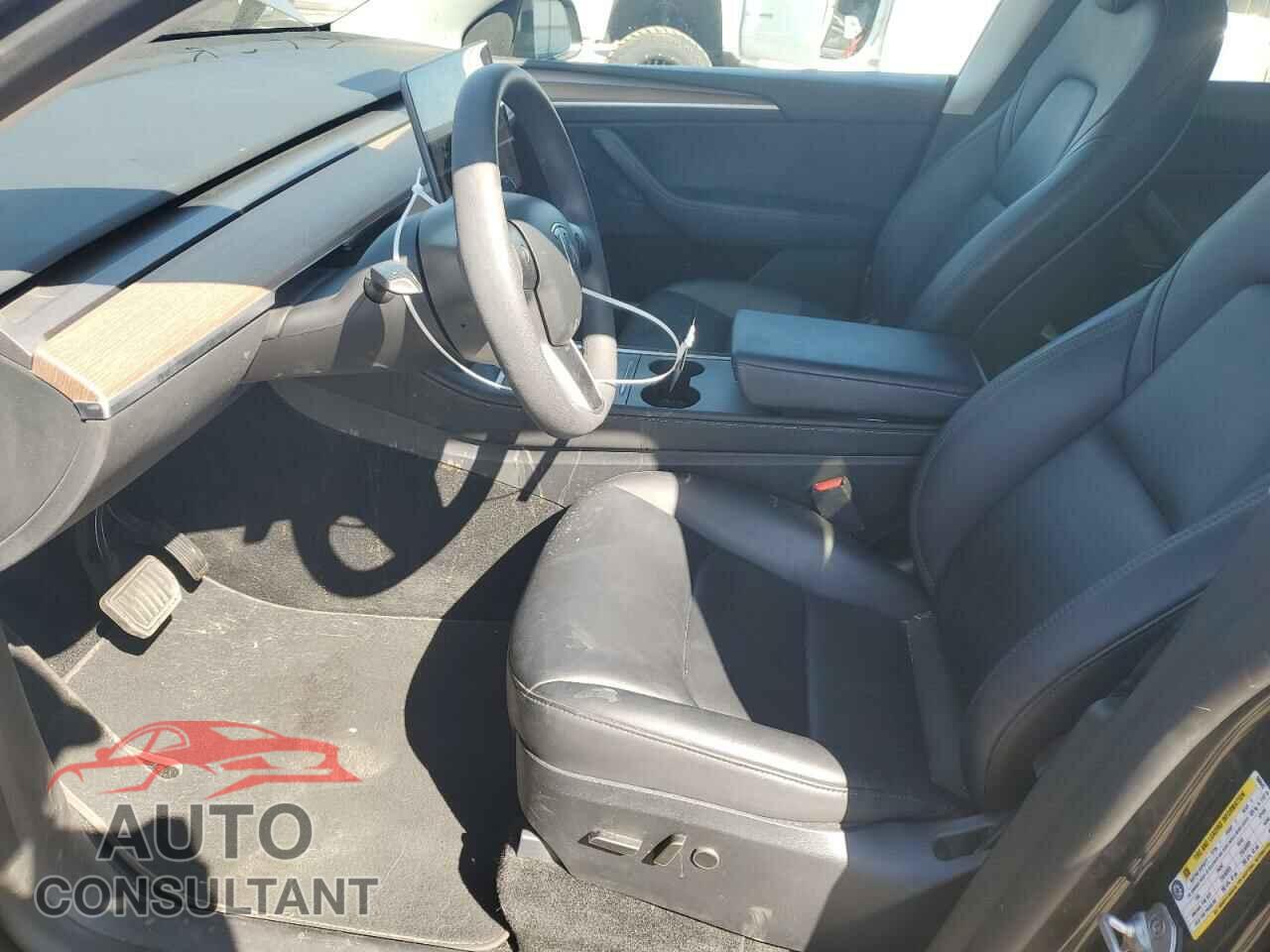 TESLA MODEL Y 2024 - 7SAYGAEE1RF988643