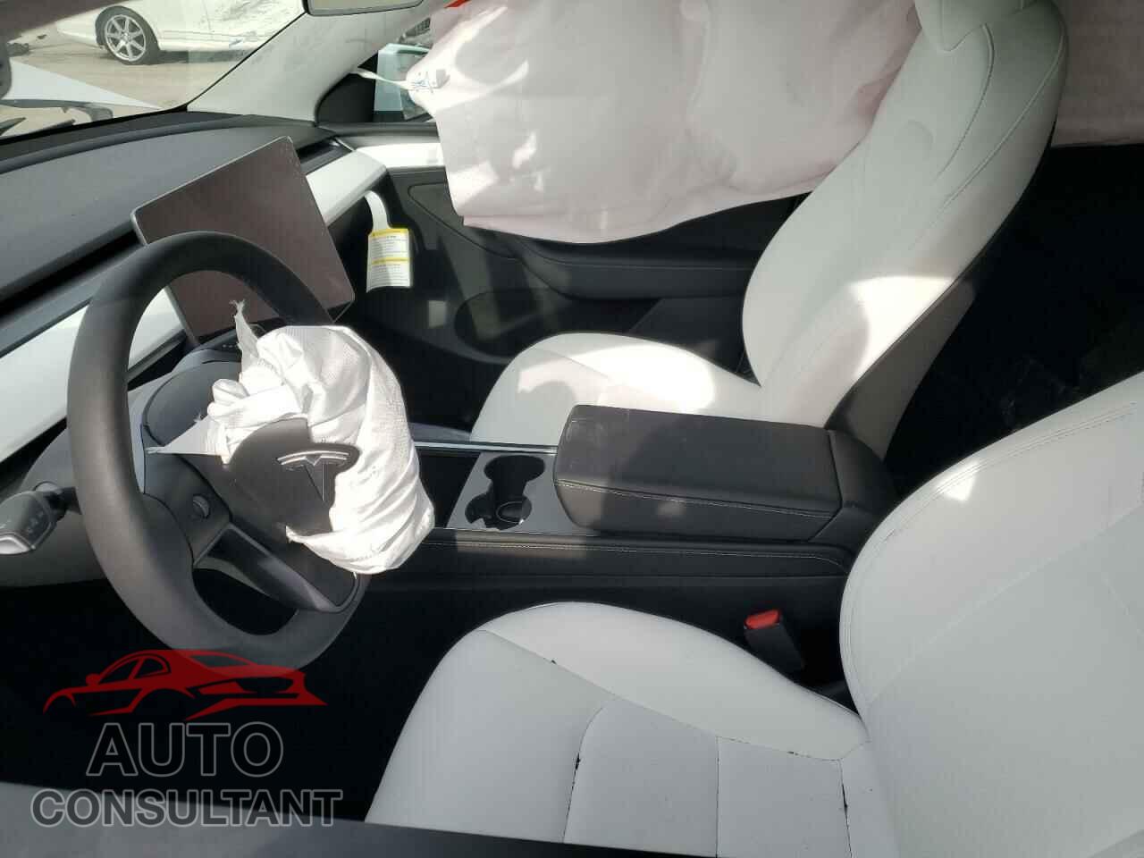 TESLA MODEL Y 2024 - 7SAYGDED5RF045017