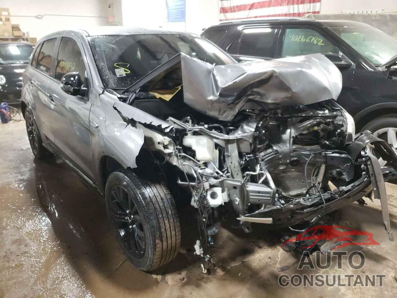 MITSUBISHI OUTLANDER 2018 - JA4AR3AU2JU015956