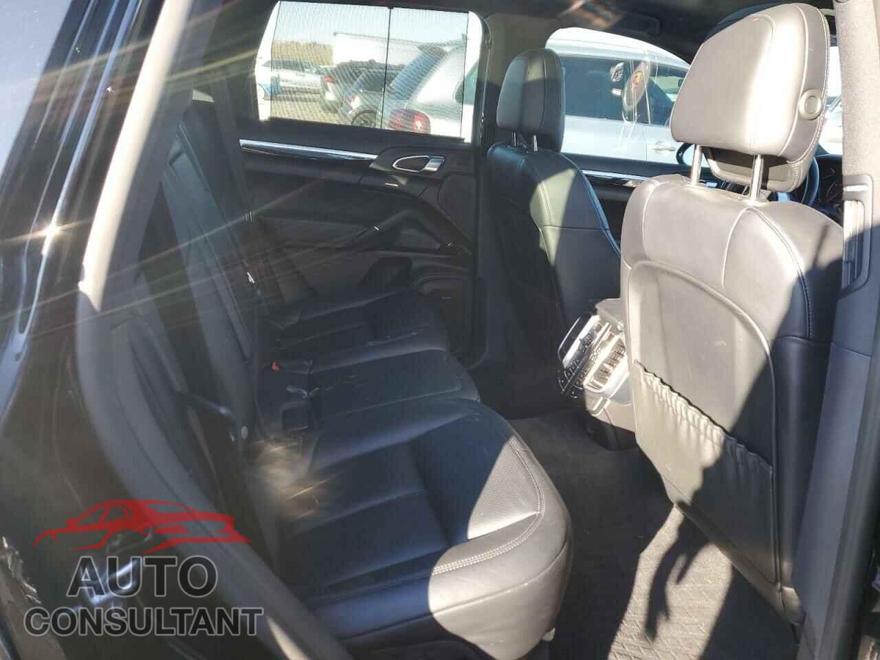 PORSCHE CAYENNE 2017 - WP1AA2A28HKA81289