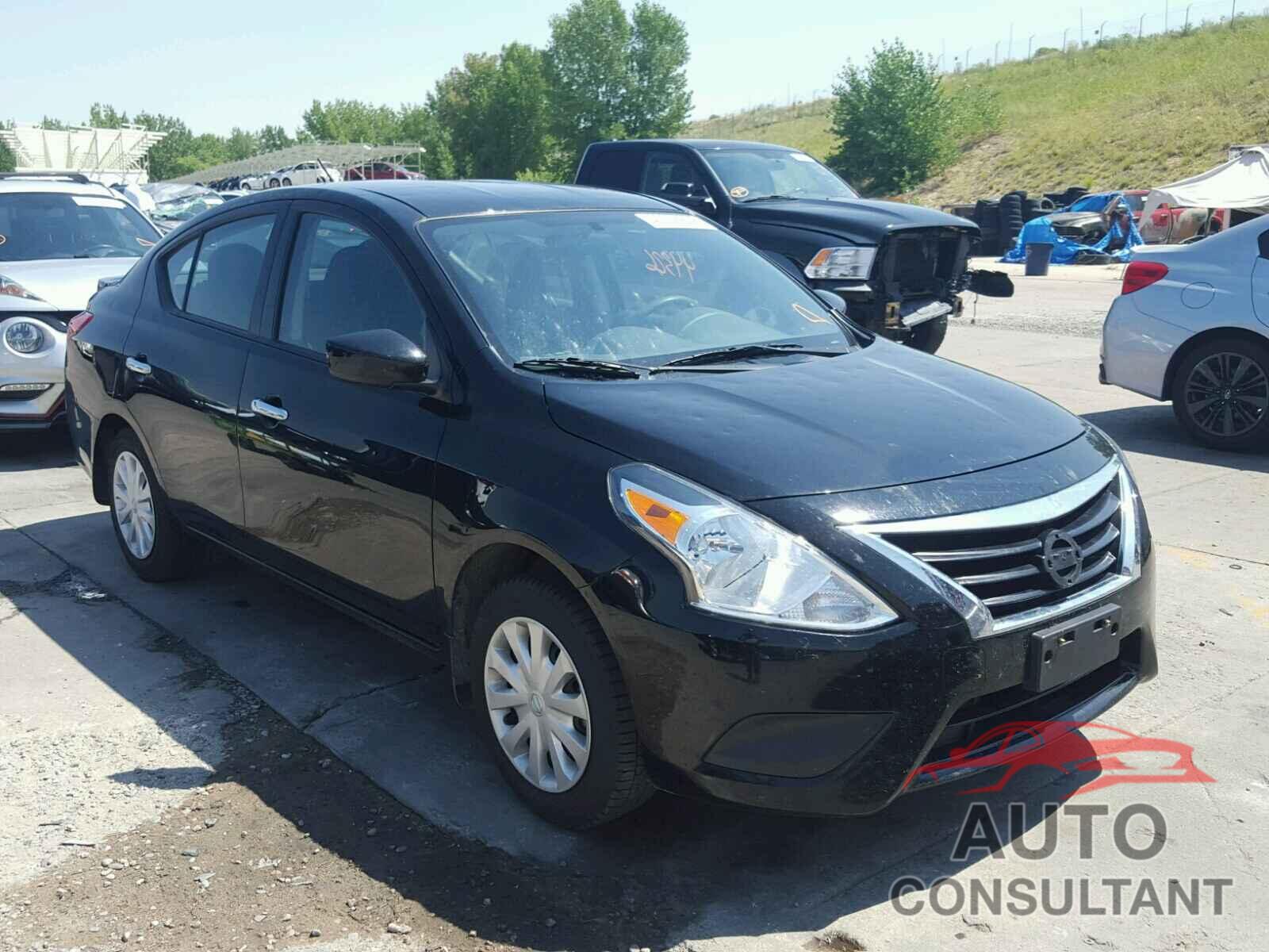 NISSAN VERSA 2017 - 3N1CN7AP7HL812903