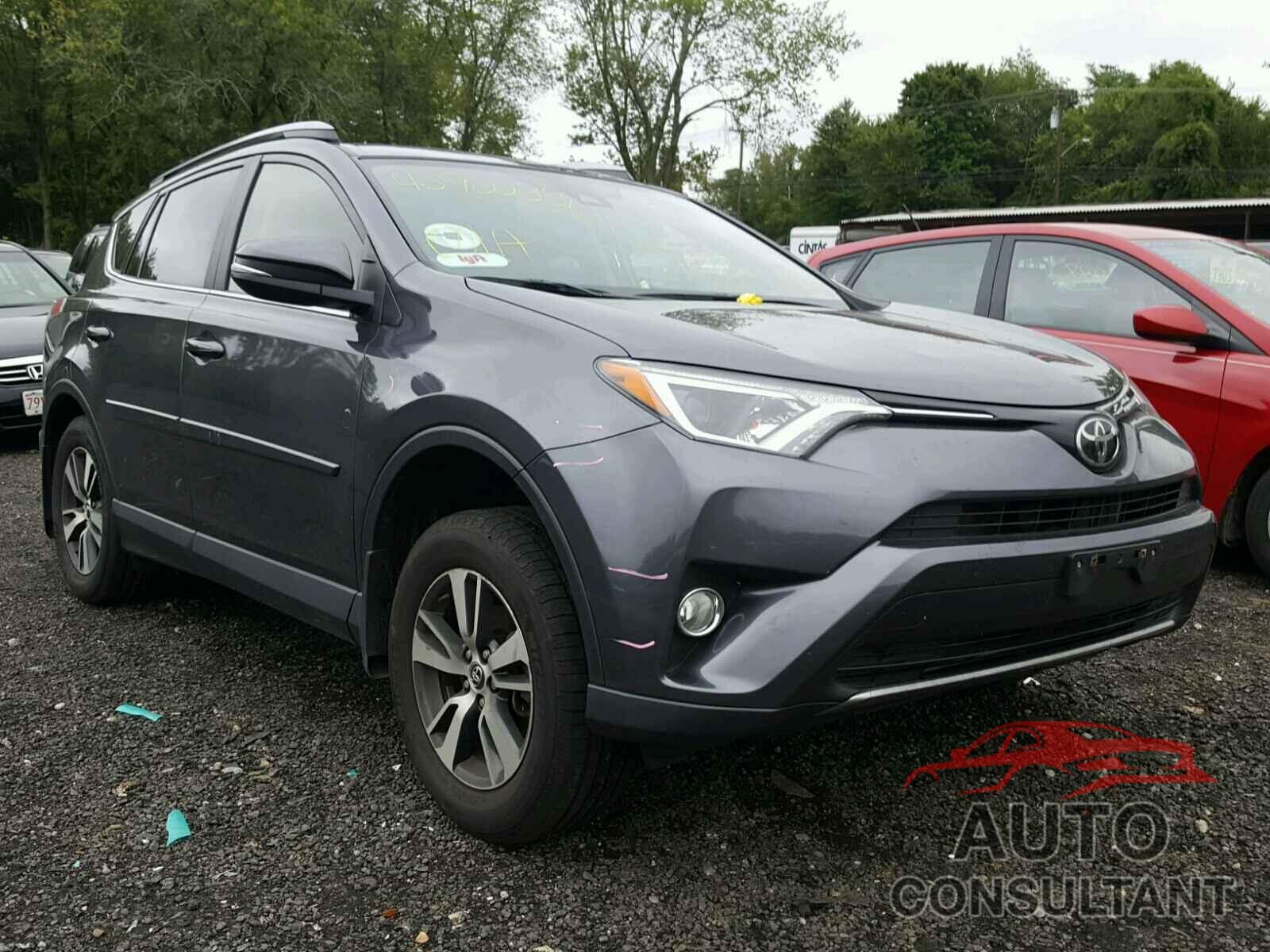 TOYOTA RAV4 XLE 2017 - JTMRFREV5HD206546