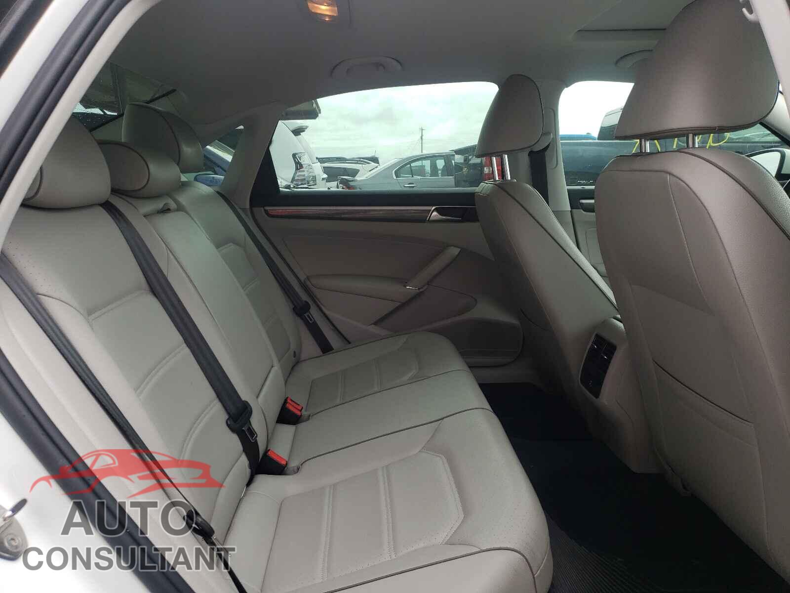 VOLKSWAGEN PASSAT 2018 - 1VWBA7A33JC032364