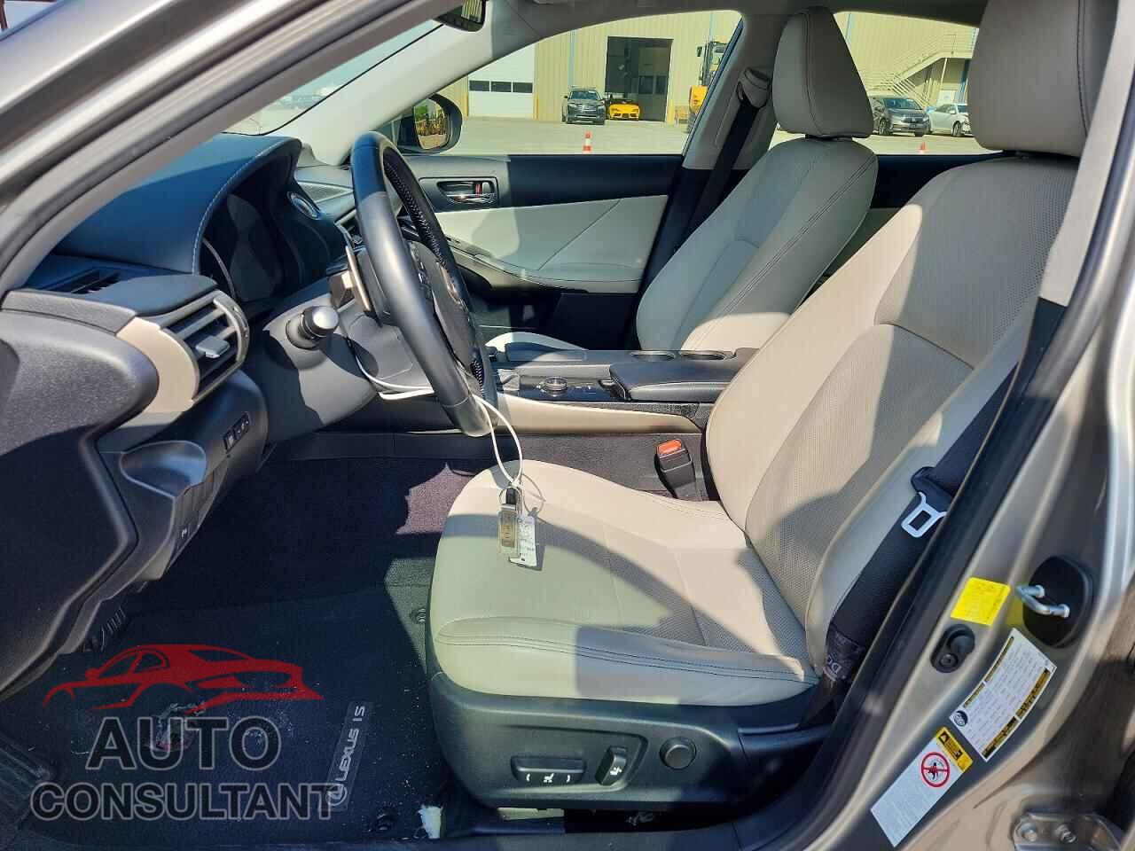 LEXUS IS 2014 - JTHBE1D2XE5004173