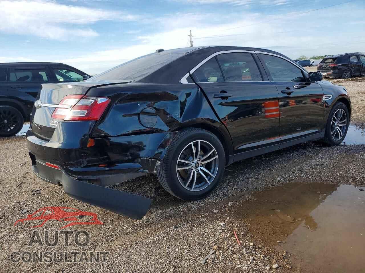 FORD TAURUS 2018 - 1FAHP2E87JG119932