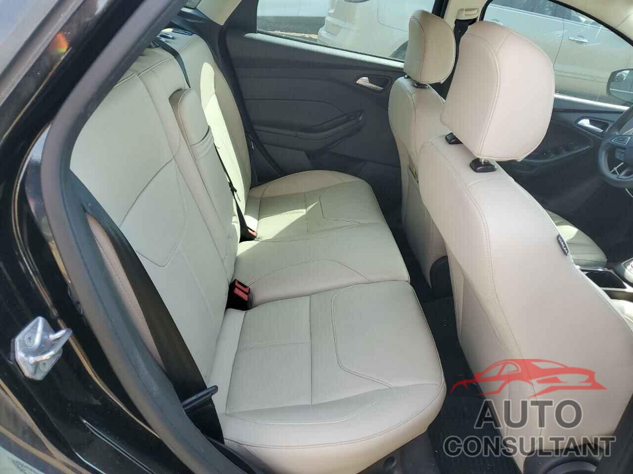FORD FOCUS 2016 - 1FADP3K2XGL310944