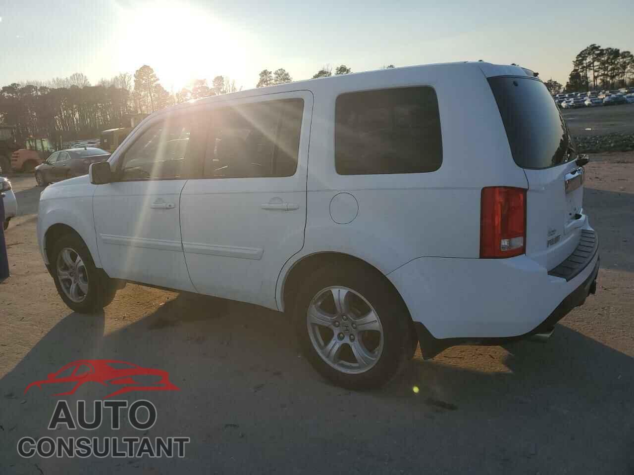 HONDA PILOT 2015 - 5FNYF3H49FB008084