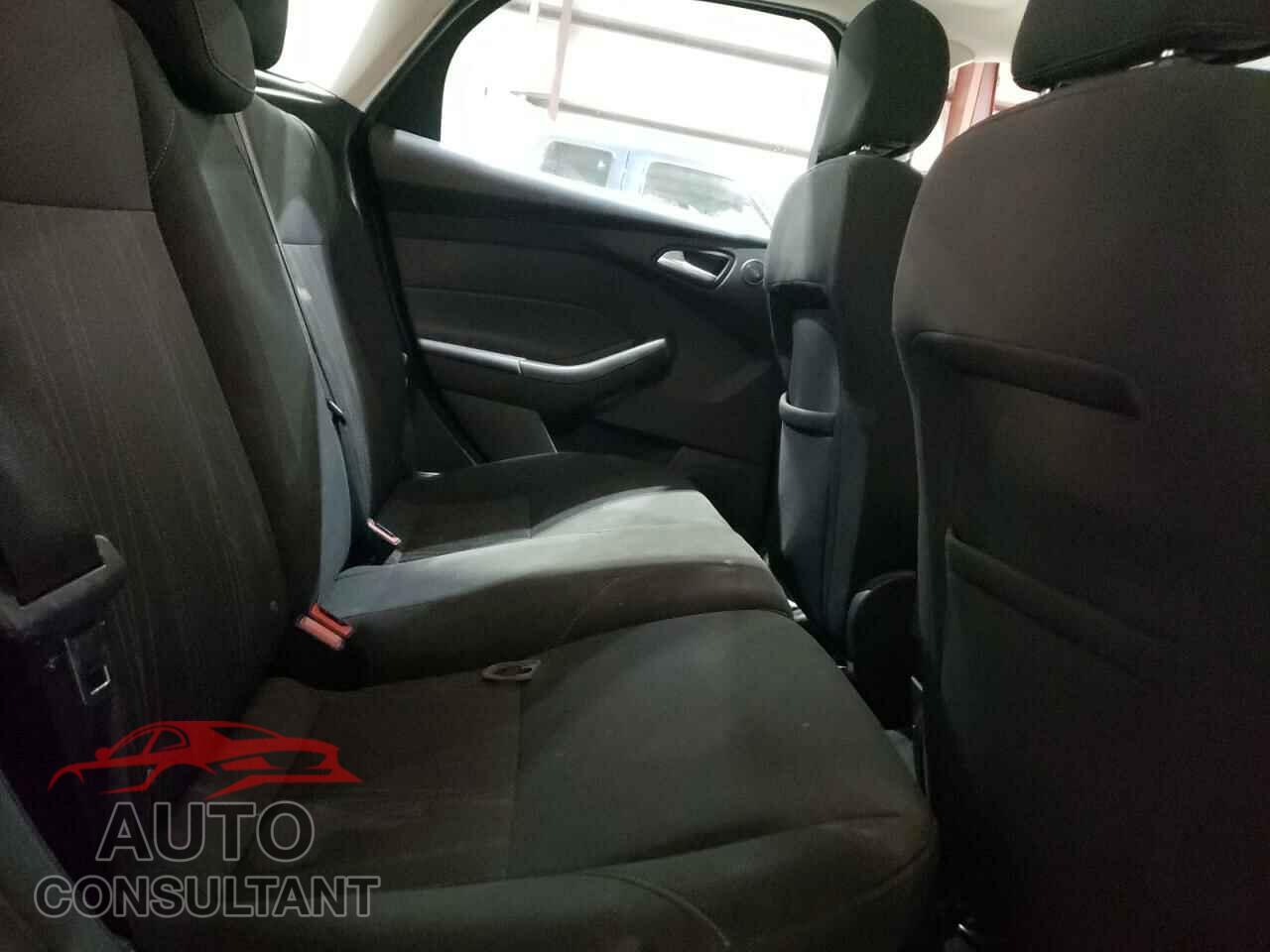 FORD FOCUS 2017 - 1FADP3M29HL328916