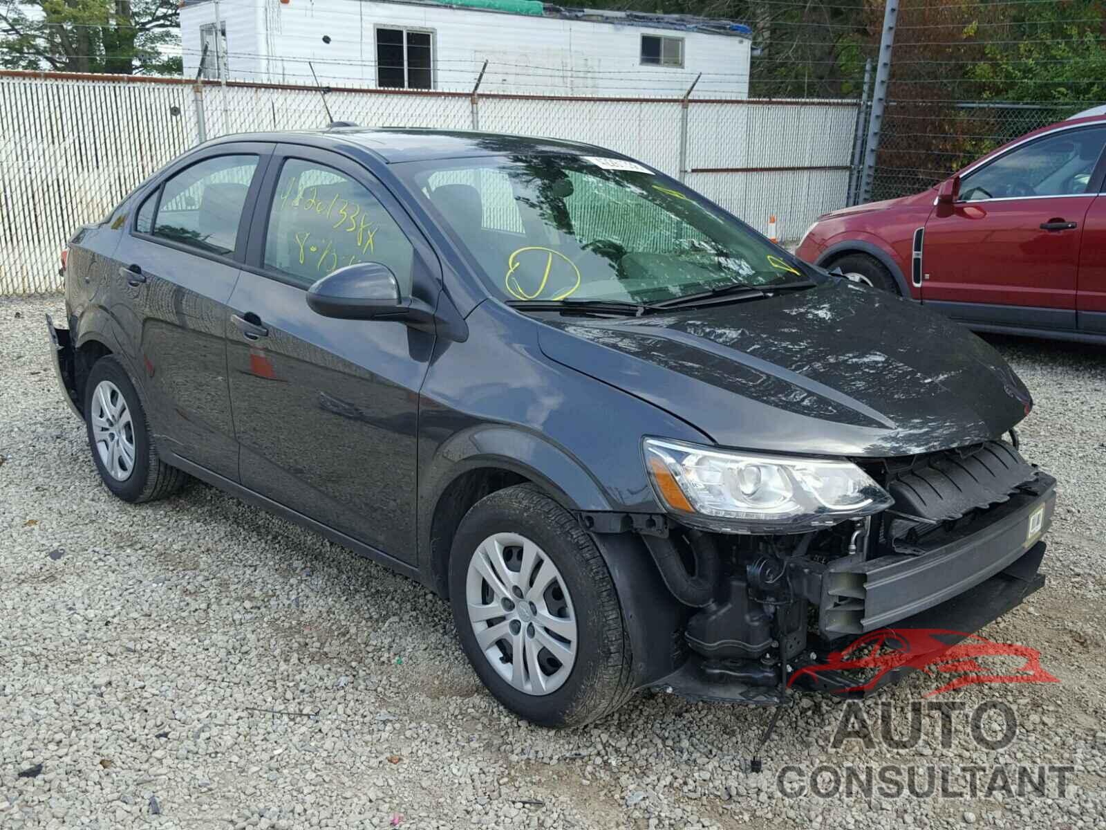 CHEVROLET SONIC 2018 - 1G1JB5SG8J4100789