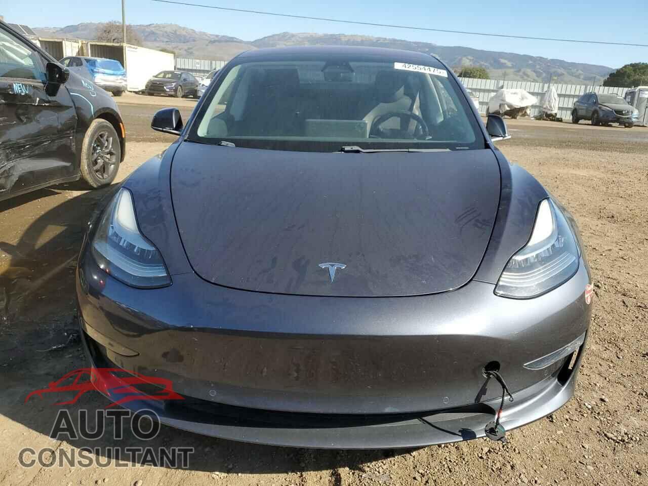 TESLA MODEL 3 2018 - 5YJ3E1EA4JF008577