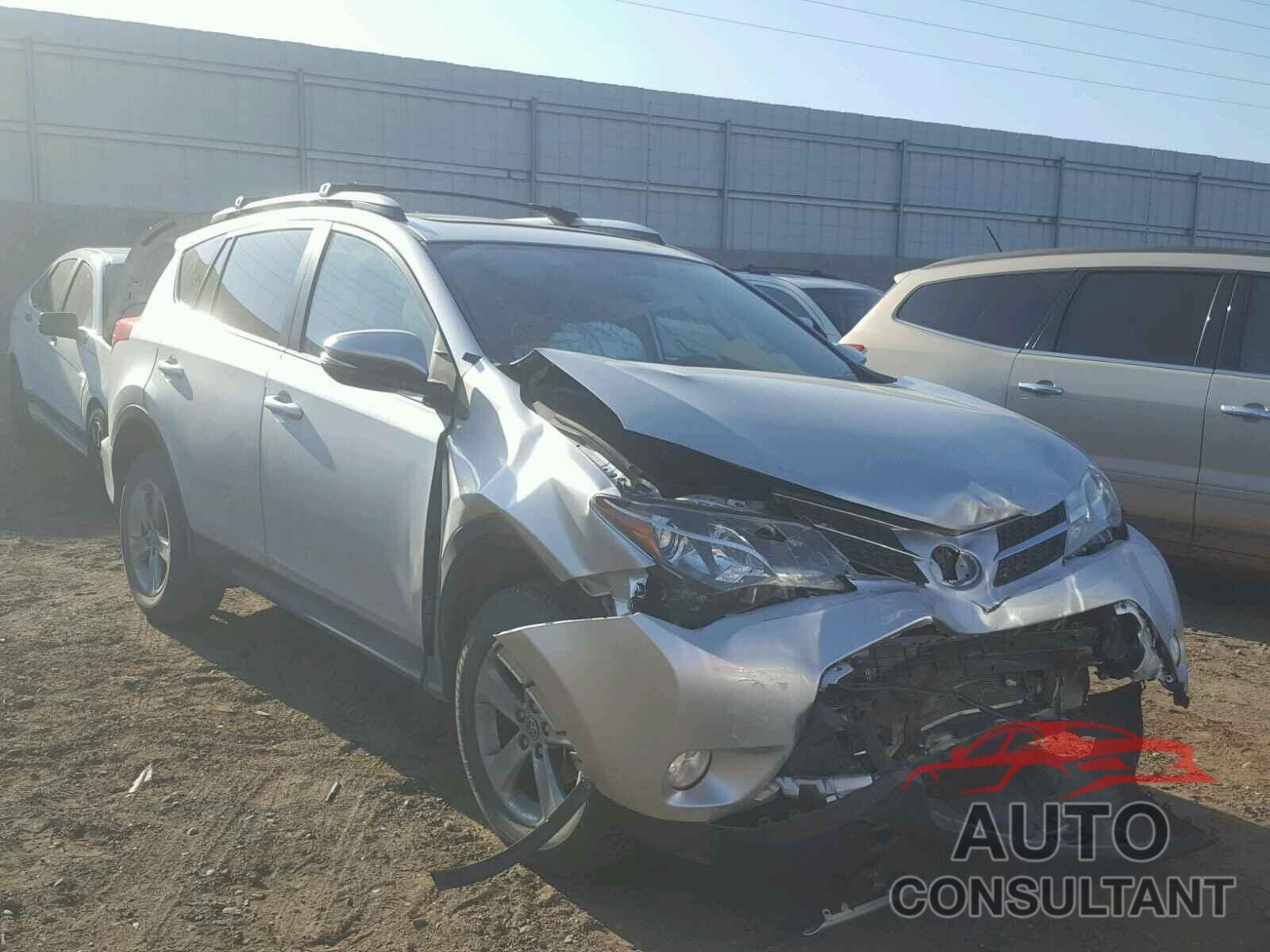 TOYOTA RAV4 XLE 2015 - JTMWFREV6FD080262