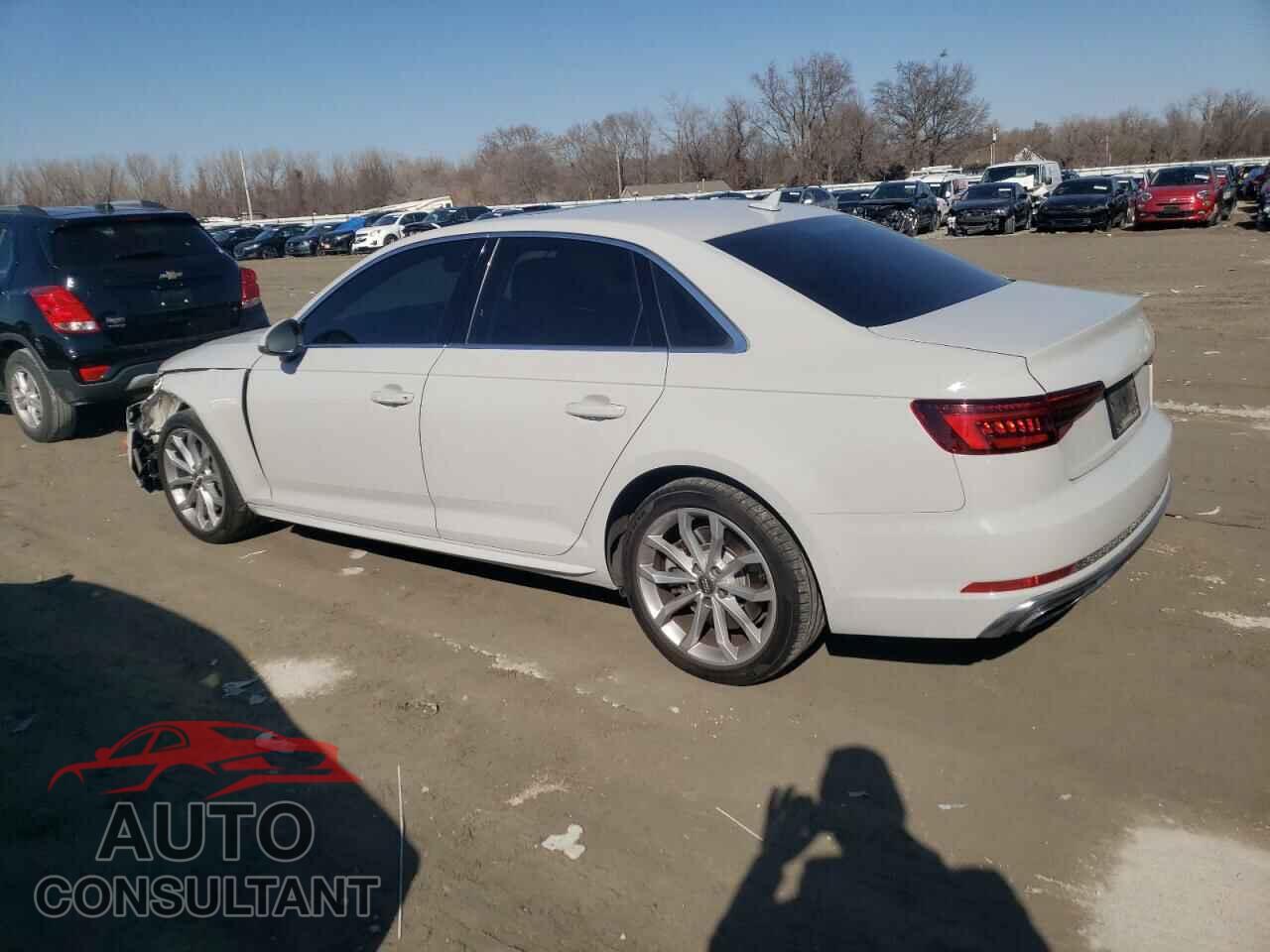 AUDI A4 2019 - WAUDNAF48KN013794