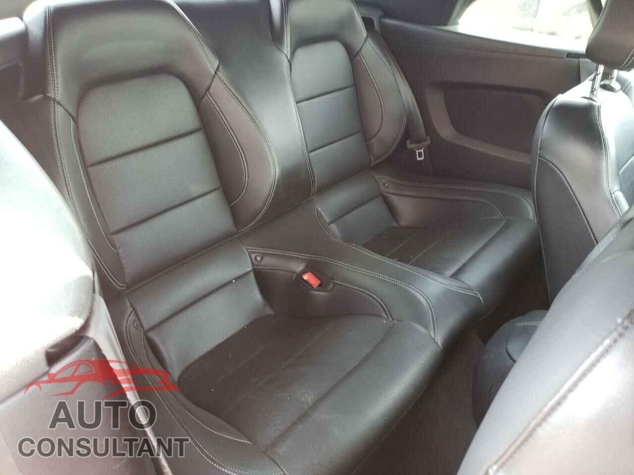 FORD MUSTANG 2018 - 1FATP8UHXJ5117683