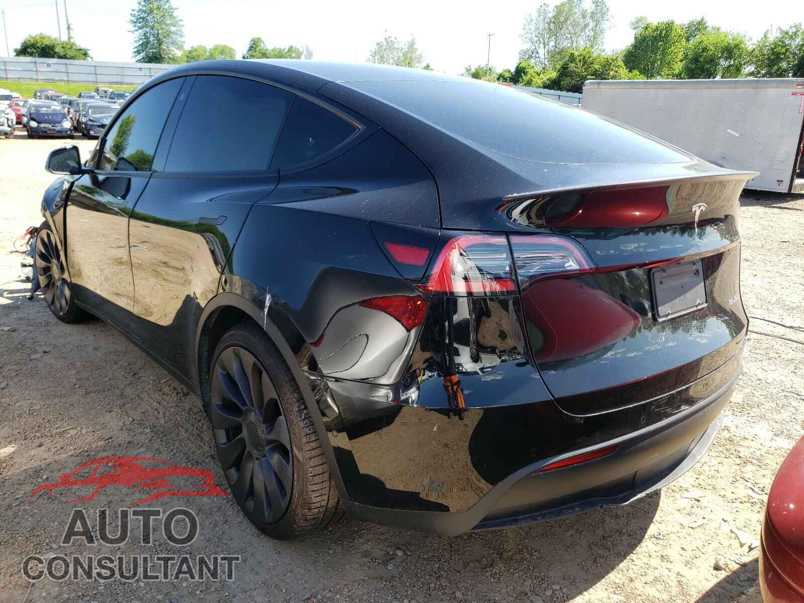 TESLA MODEL Y 2021 - 5YJYGDEF1MF081813