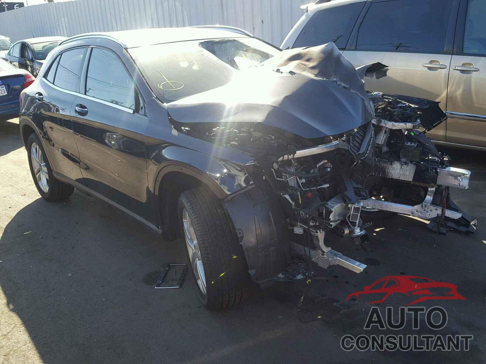 MERCEDES-BENZ GLA 250 2018 - WDCTG4EB6JJ423925