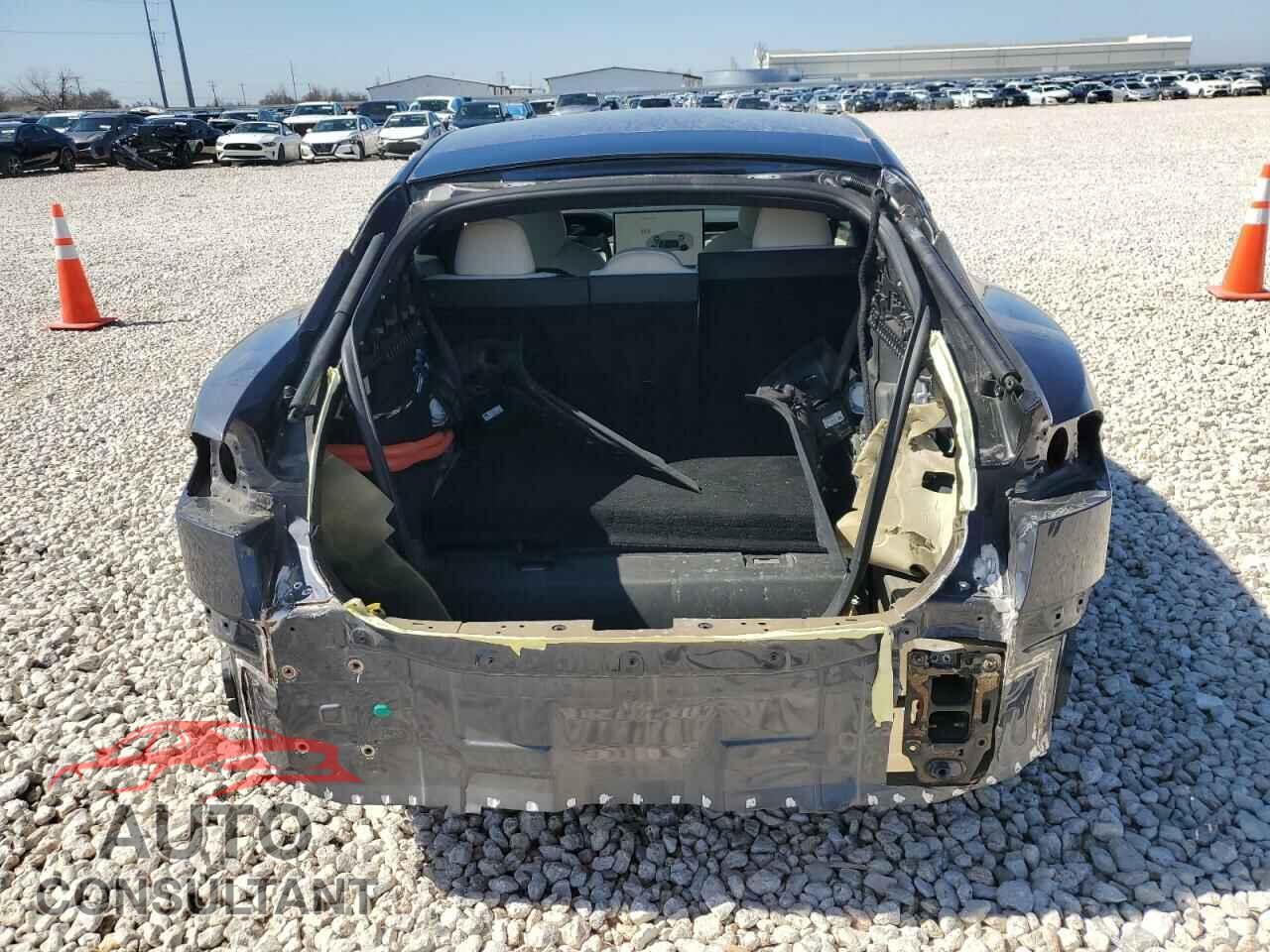 TESLA MODEL S 2021 - 5YJSA1E64MF451576