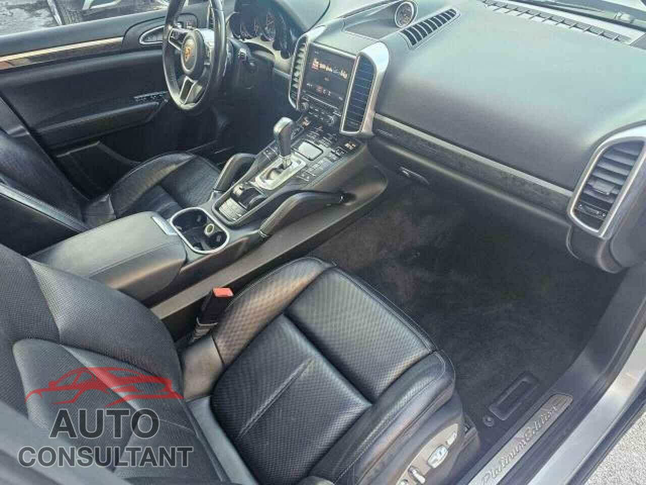 PORSCHE CAYENNE 2017 - WP1AA2A23HKA84570