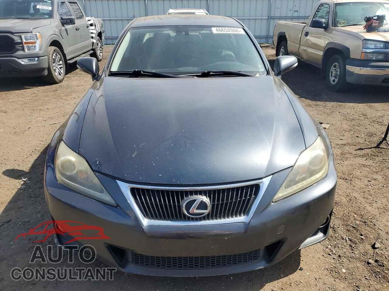 LEXUS IS 2011 - JTHCF5C28B5047352