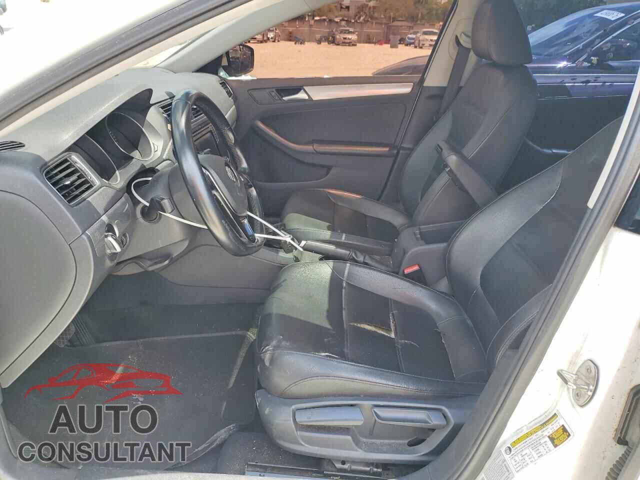 VOLKSWAGEN JETTA 2017 - 3VWDB7AJ4HM398301