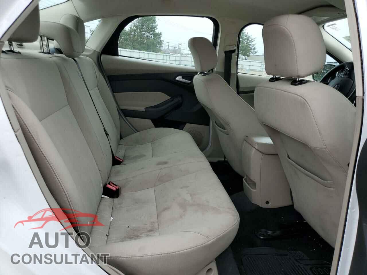 FORD FOCUS 2015 - 1FADP3F20FL209159
