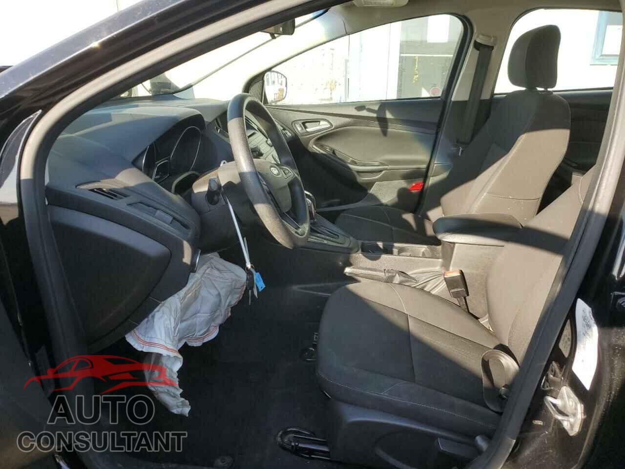 FORD FOCUS 2016 - 1FADP3K26GL327126