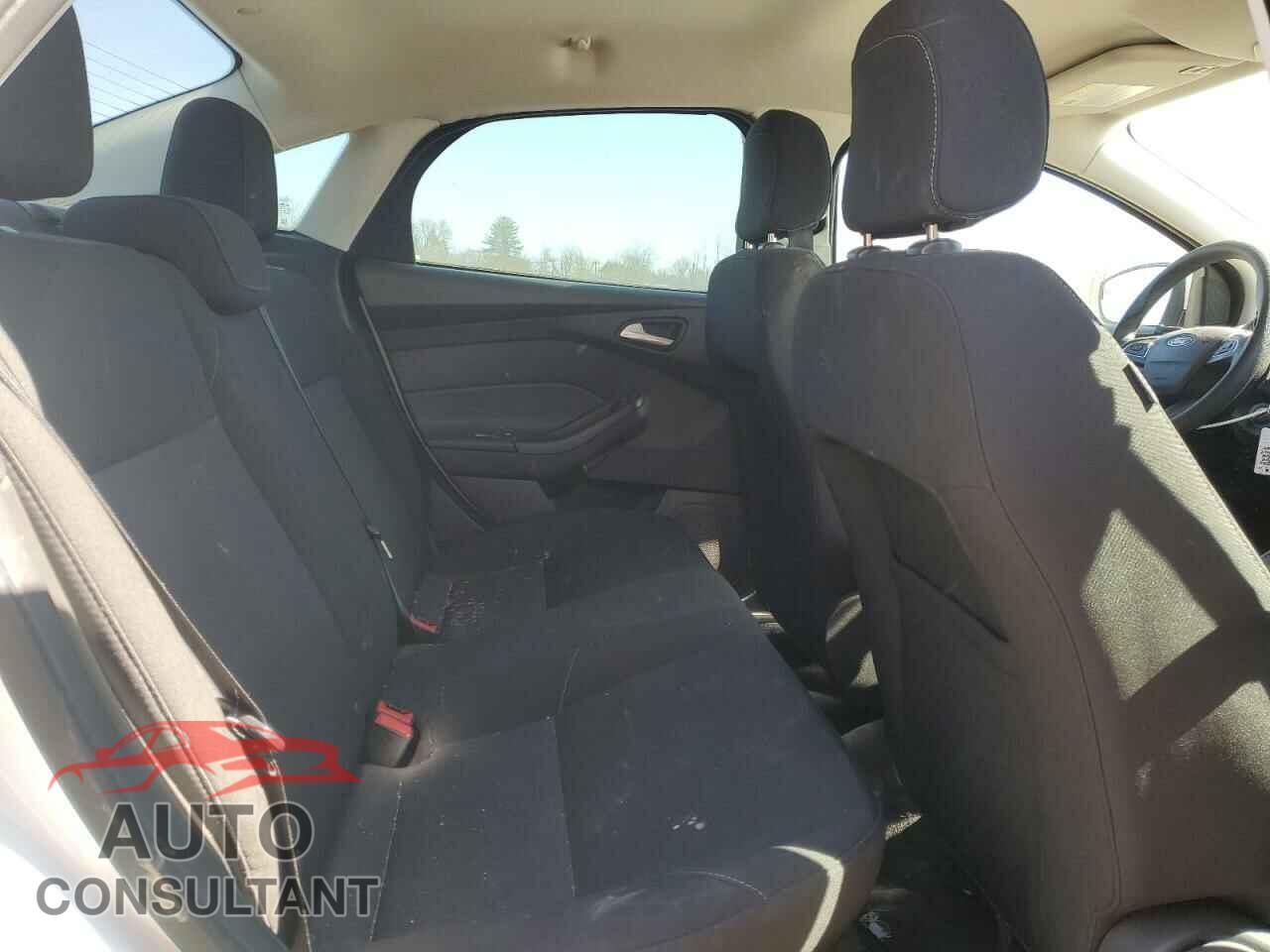 FORD FOCUS 2018 - 1FADP3FEXJL268867
