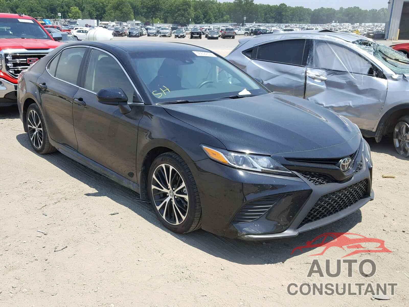 TOYOTA CAMRY 2018 - 4T1B11HK4JU062184