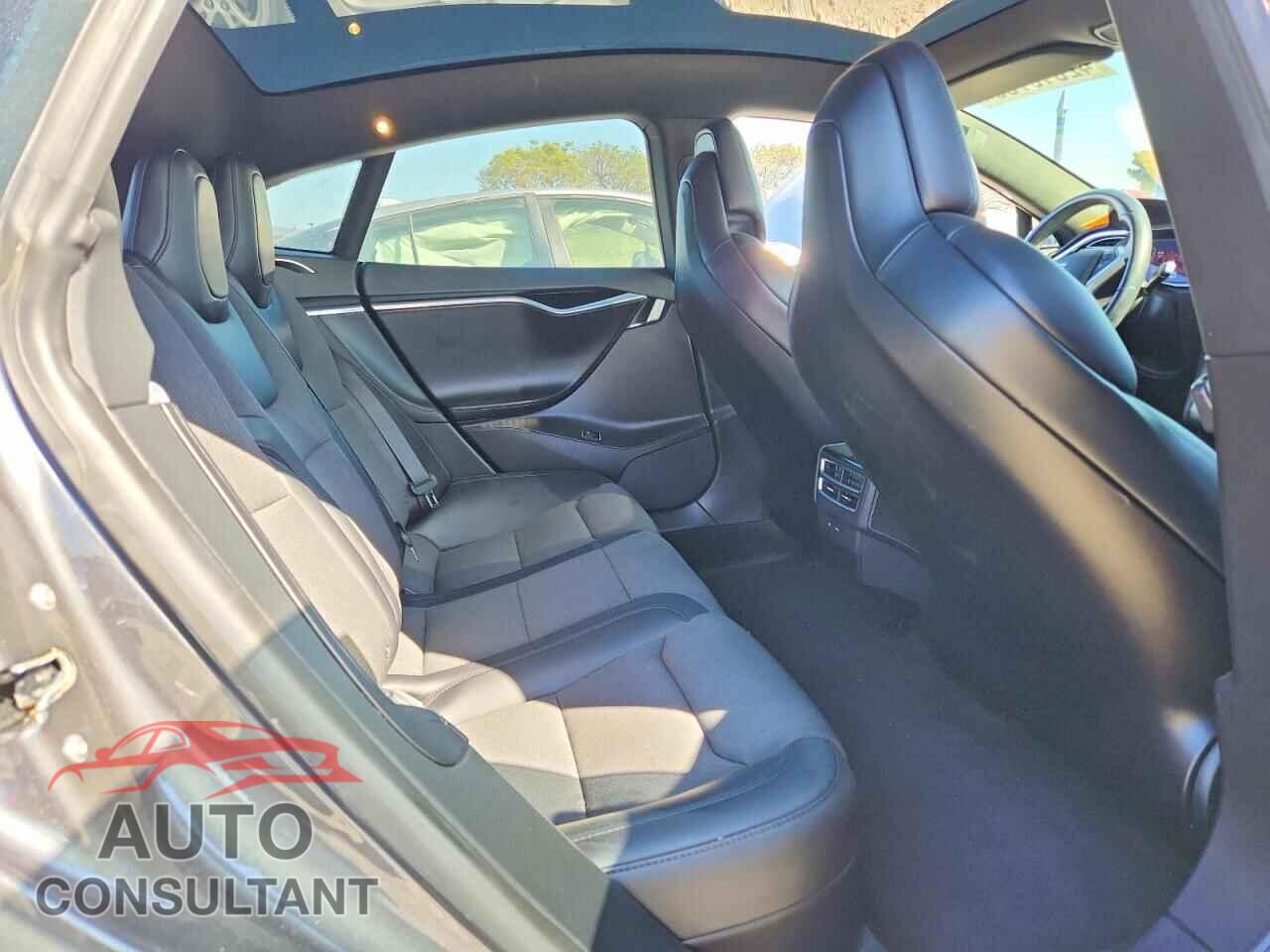 TESLA MODEL S 2017 - 5YJSA1E23HF215004