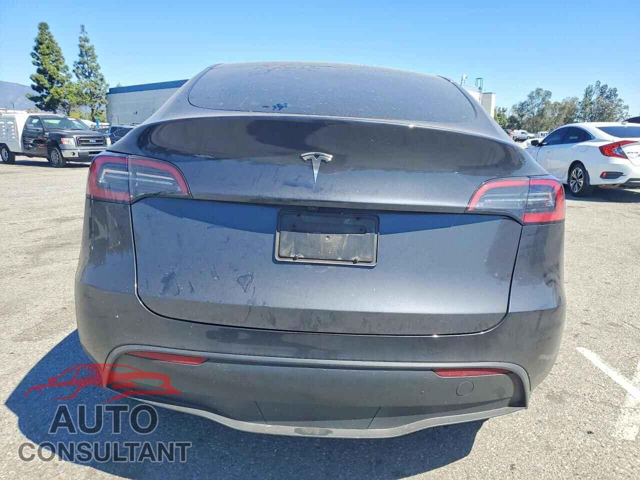 TESLA MODEL Y 2024 - 7SAYGDED9RF200085