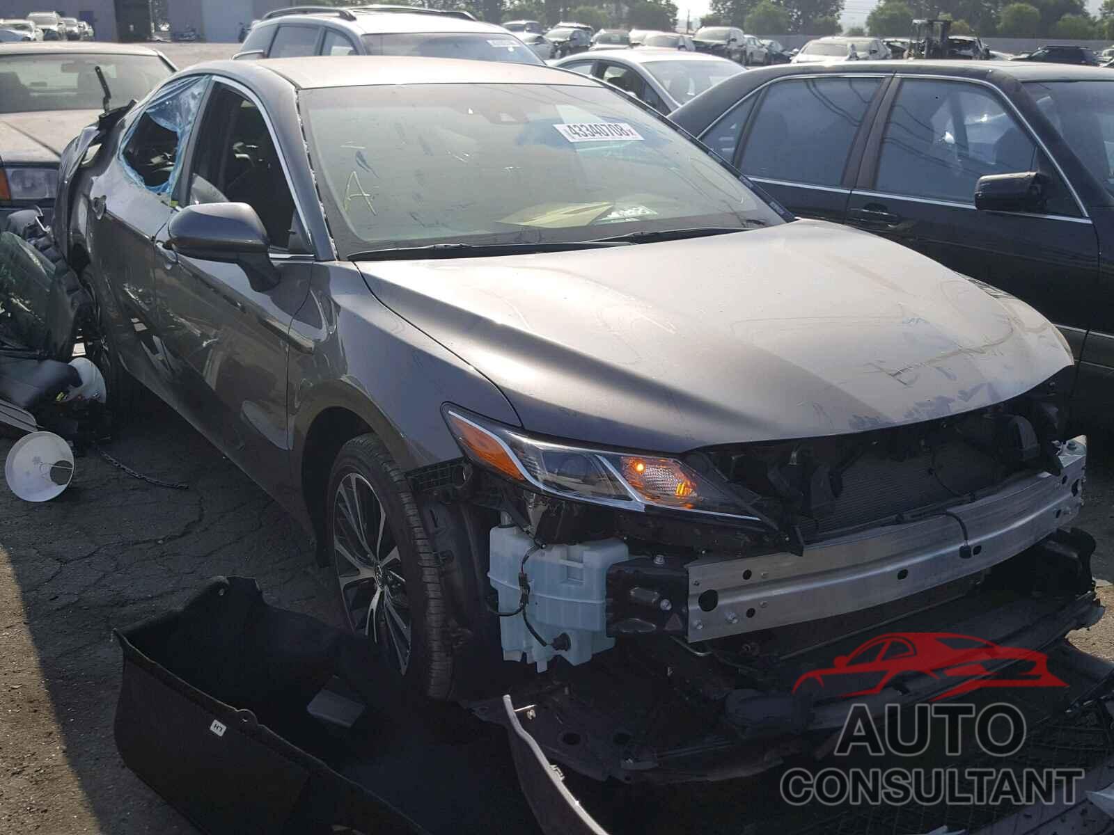 TOYOTA CAMRY 2018 - 4T1B11HK7JU529534