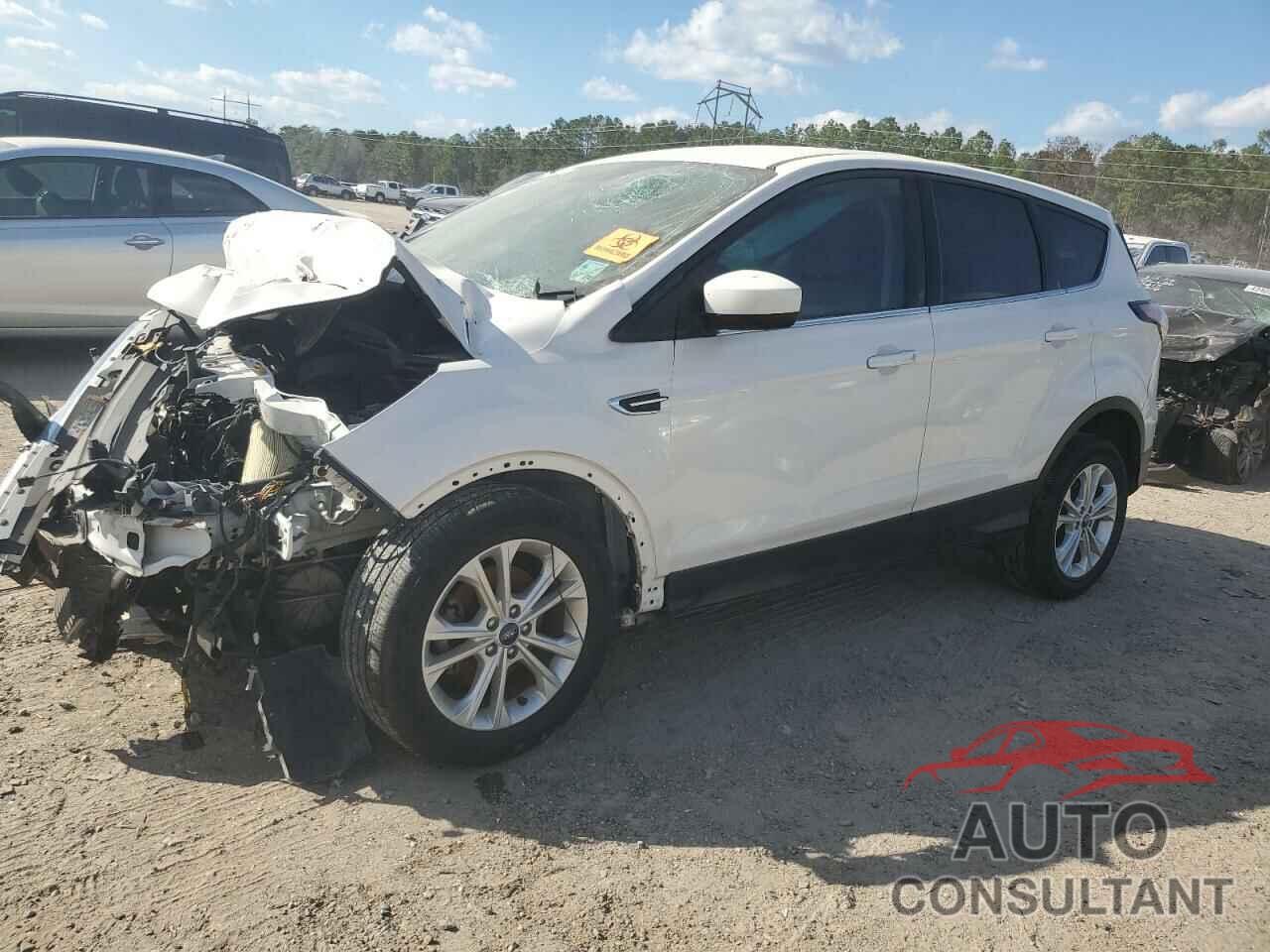 FORD ESCAPE 2017 - 1FMCU0GD3HUC34000