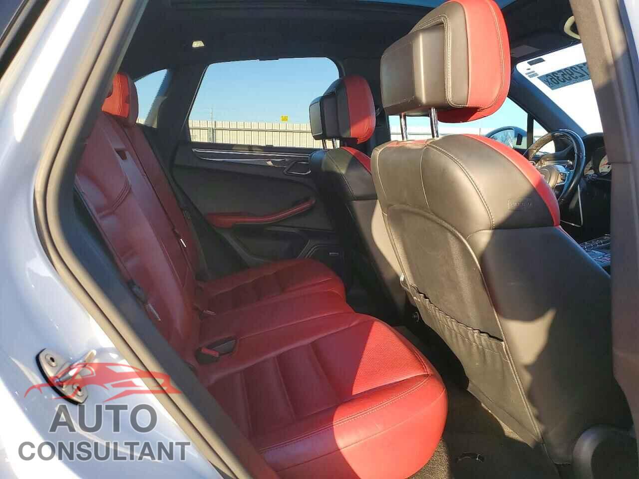 PORSCHE MACAN 2017 - WP1AG2A5XHLB52124