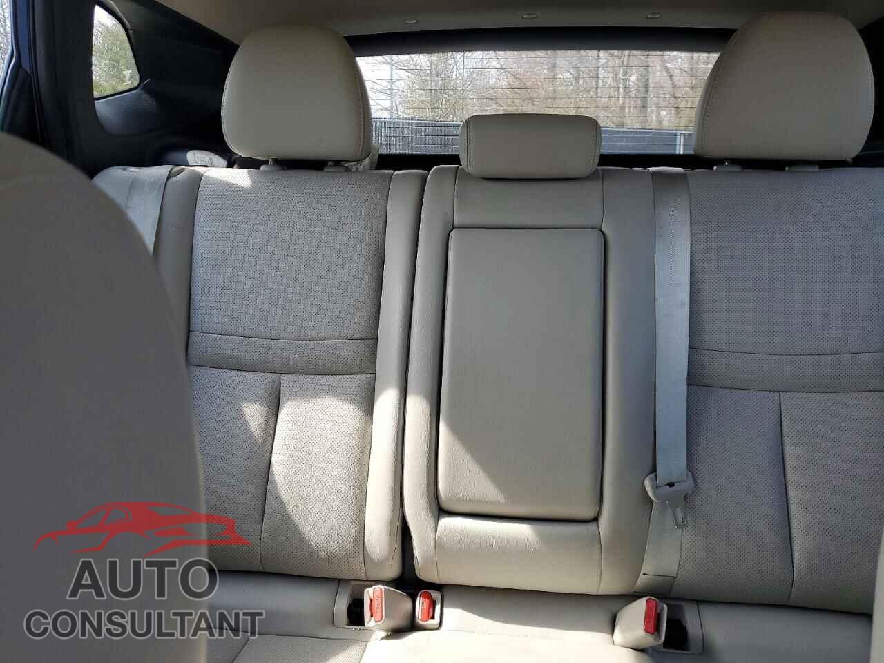 NISSAN ROGUE 2018 - JN1BJ1CR8JW263473