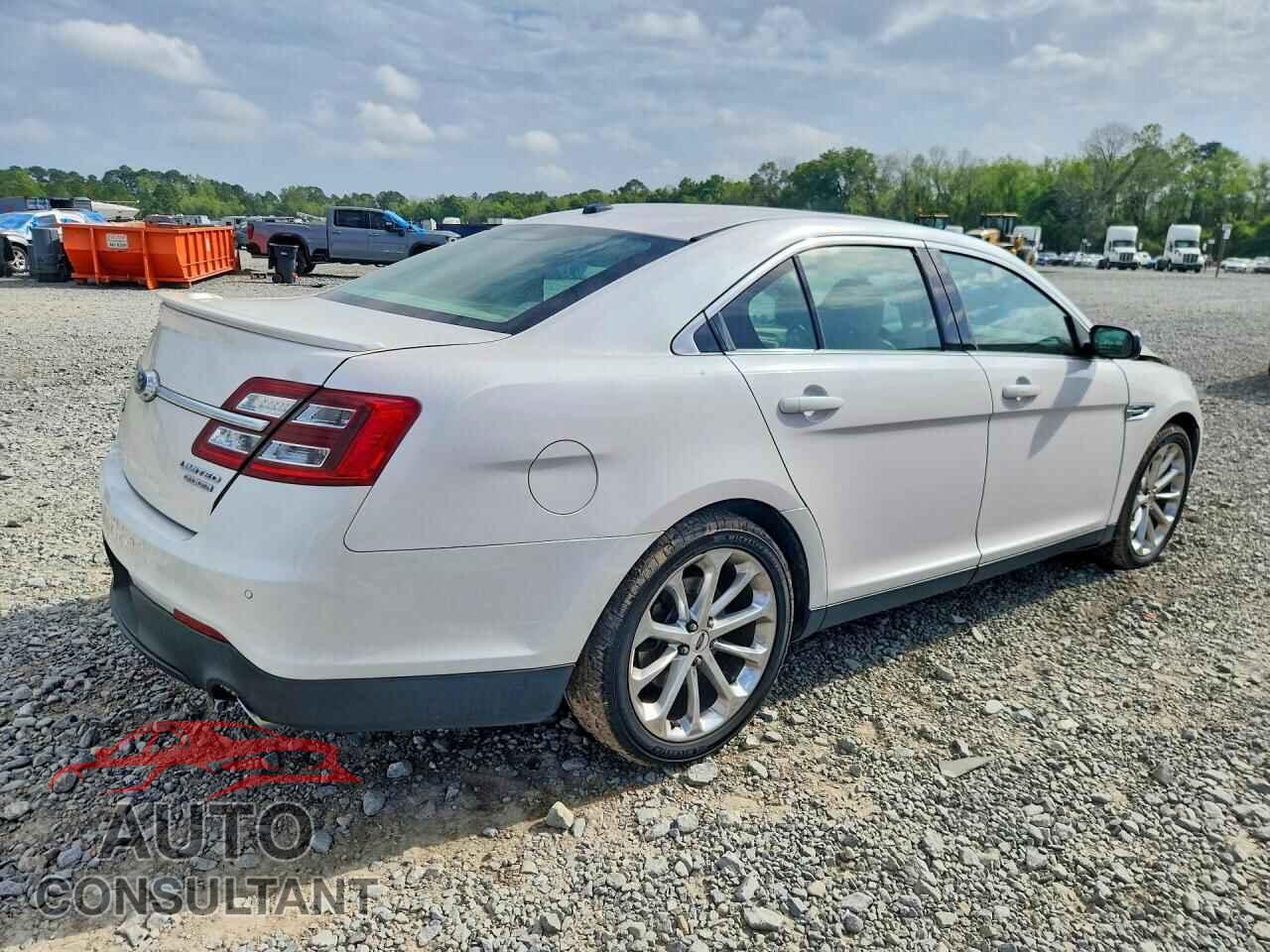 FORD TAURUS 2018 - 1FAHP2F80JG113274