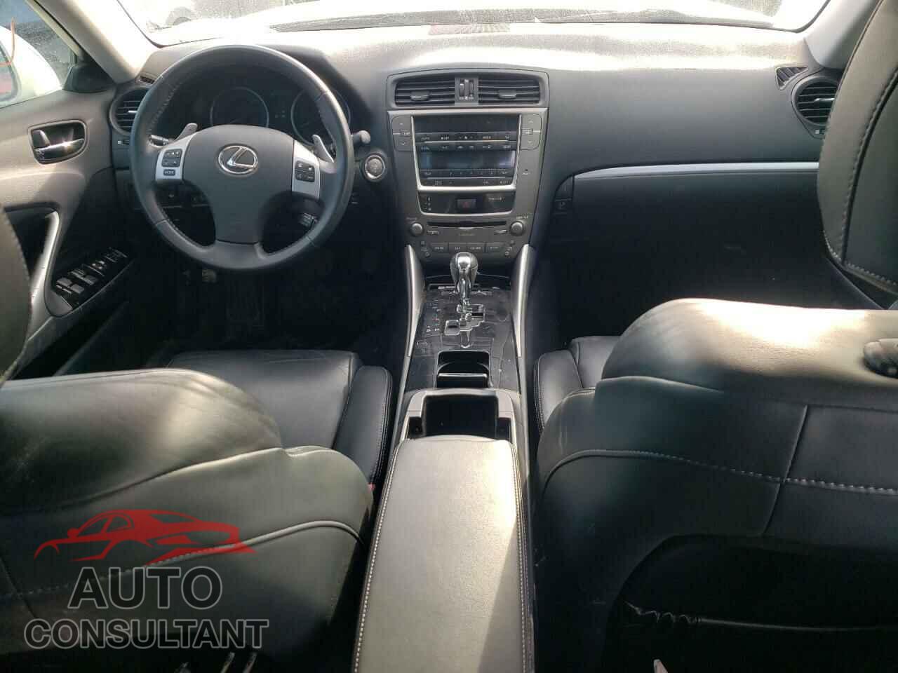 LEXUS IS 2011 - JTHCF5C21B5052246