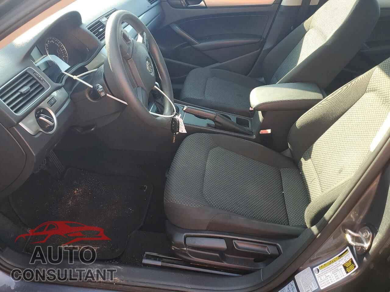 VOLKSWAGEN PASSAT 2015 - 1VWAT7A38FC043163